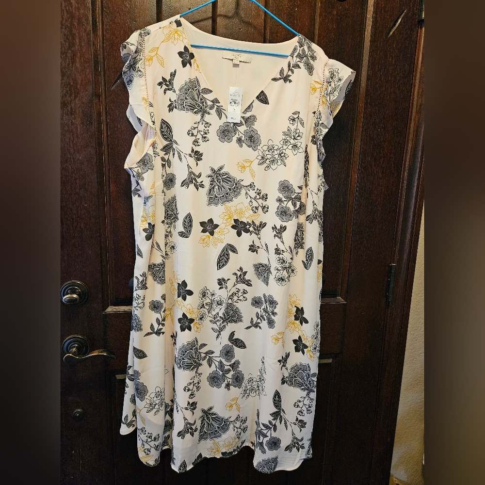 Beautiful Cream Floral Dress 👗